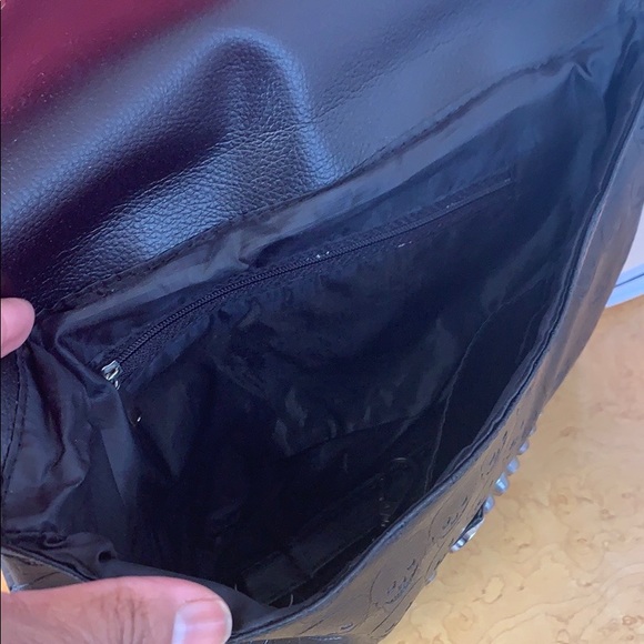 Clutch - Picture 2 of 8